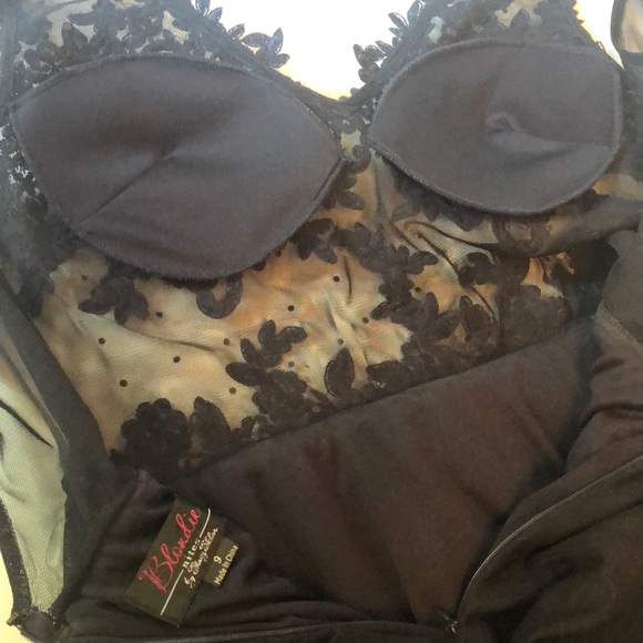 Navy blue sleeveless Embroidered cocktail dress - Picture 8 of 8